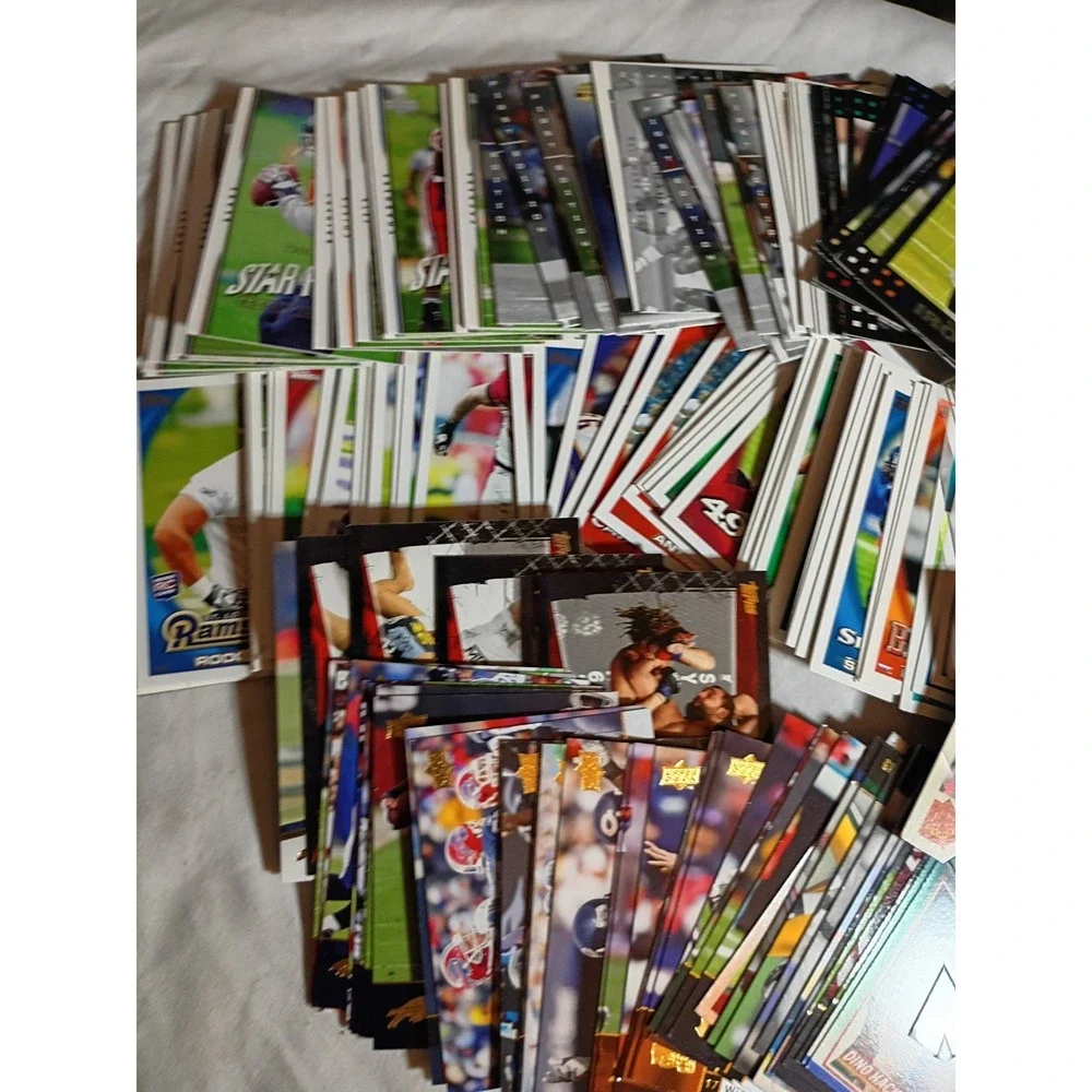 Football 100+ Lot NFL Trading Cards Score Upper Deck Topps Cards Mixed UFC